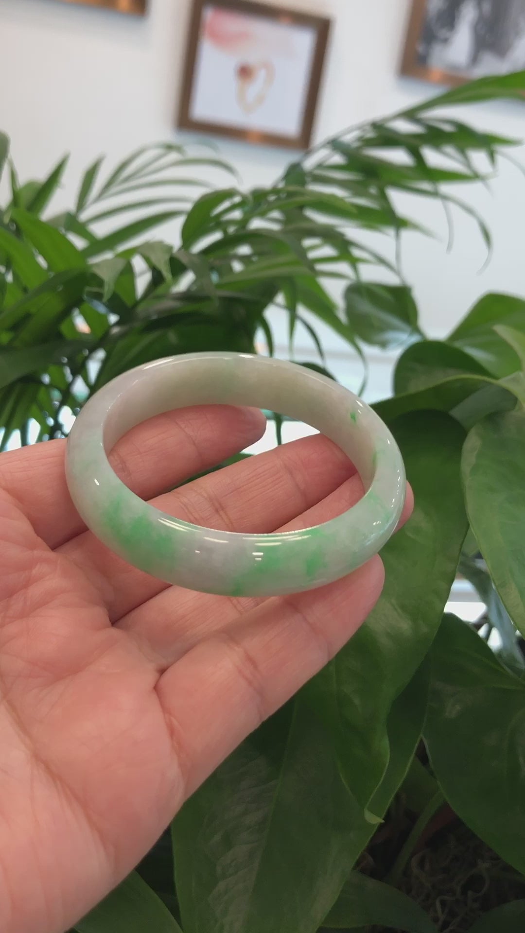 Load and play video in Gallery viewer, RealJade® Co. &amp;quot;Classic Bangle&amp;quot; Genuine Jadeite Jade Green Bangle Bracelet (55.84mm)#900
