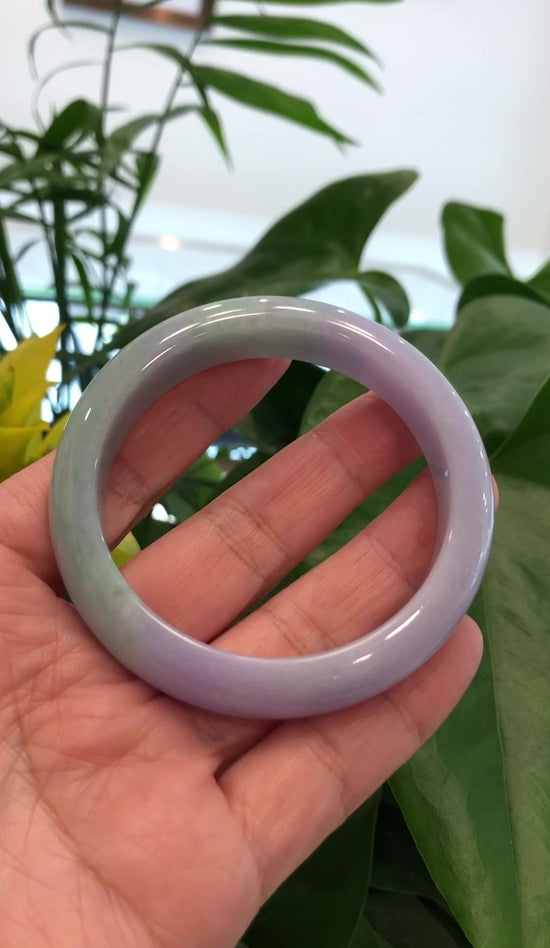 Load and play video in Gallery viewer, Purple Green Lavender Natural Jadeite Jade Bangle ( 59.65 mm )#596

