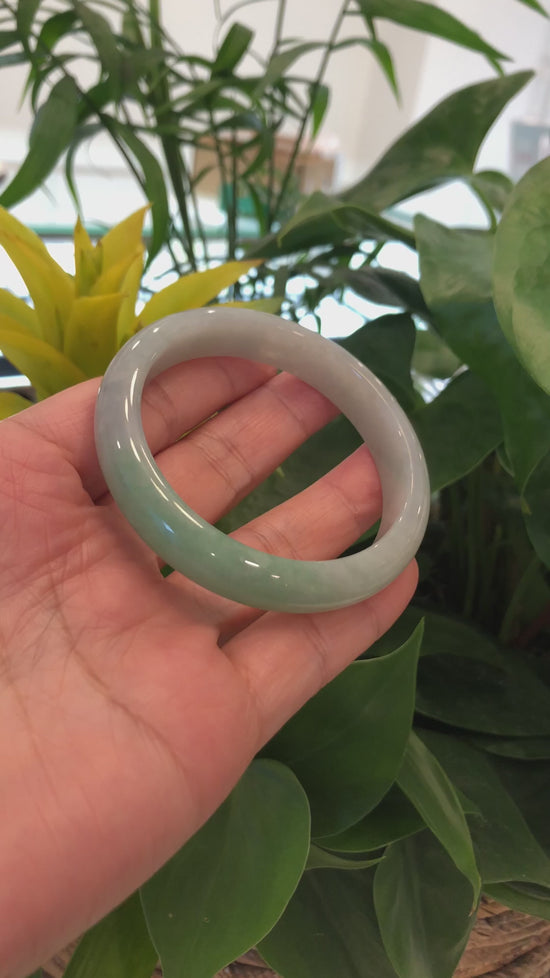Load and play video in Gallery viewer, Classic Forest Green Genuine Jadeite Jade Bangle (58.75 mm) #629
