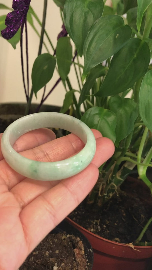 Load and play video in Gallery viewer, RealJade® Co. &amp;quot;Half-Round Oval Bangle&amp;quot; Genuine Burmese Vibrant Green Jadeite Jade Oval Bangle Bracelet (51.74 mm) #191
