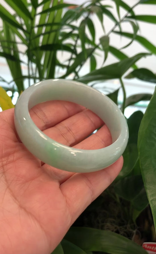Load and play video in Gallery viewer, RealJade® &amp;quot;Classic Bangle&amp;quot; Genuine Burmese High Quality Jadeite Jade Bangle Bracelet ( 57.10    )#128
