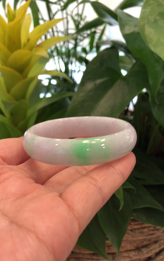 Load and play video in Gallery viewer, RealJade¨™ &amp;quot;Classic Bangle&amp;quot; Genuine Burmese High Quality Jadeite Jade Bangle Bracelet (52.61mm)#306
