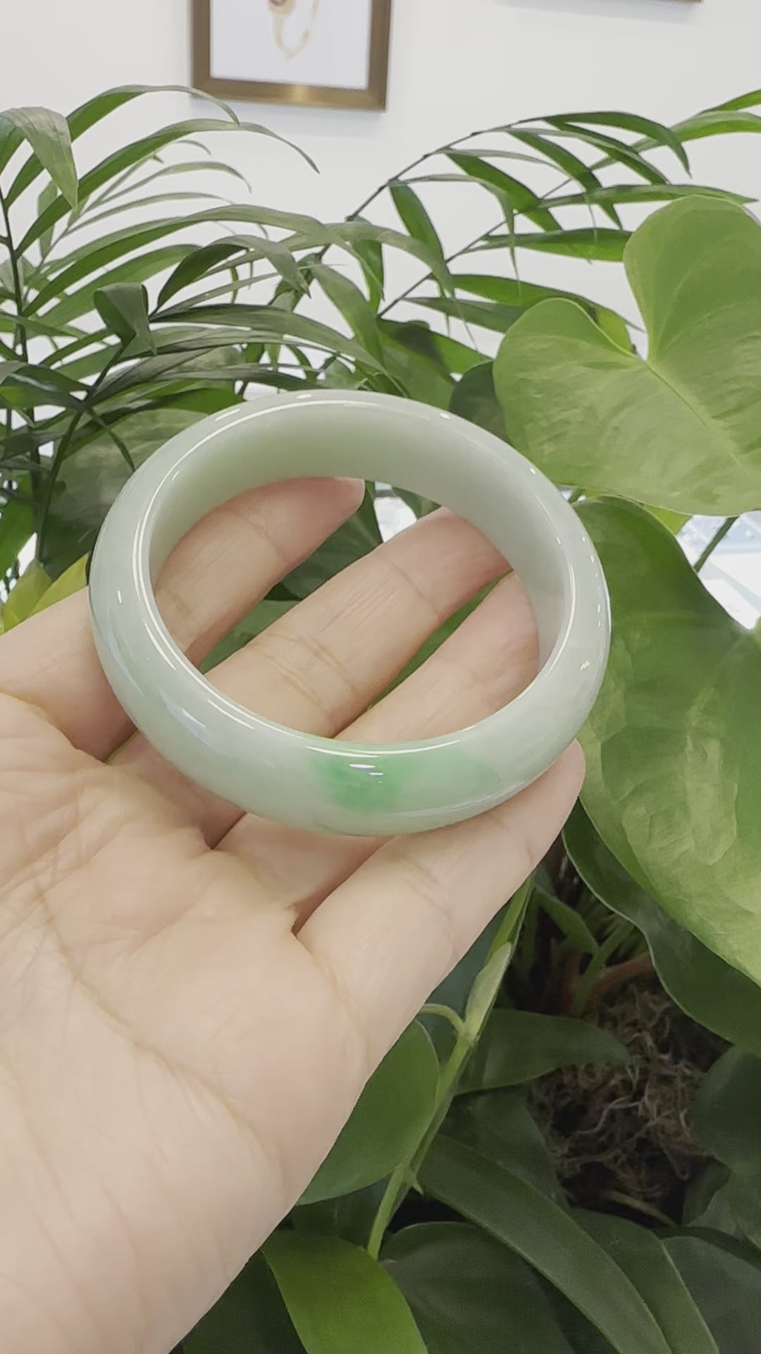 Load and play video in Gallery viewer, RealJade® Co. Classic Green Natural Jadeite Jade Wider Bangle Bracelet (58.24 mm) #953

