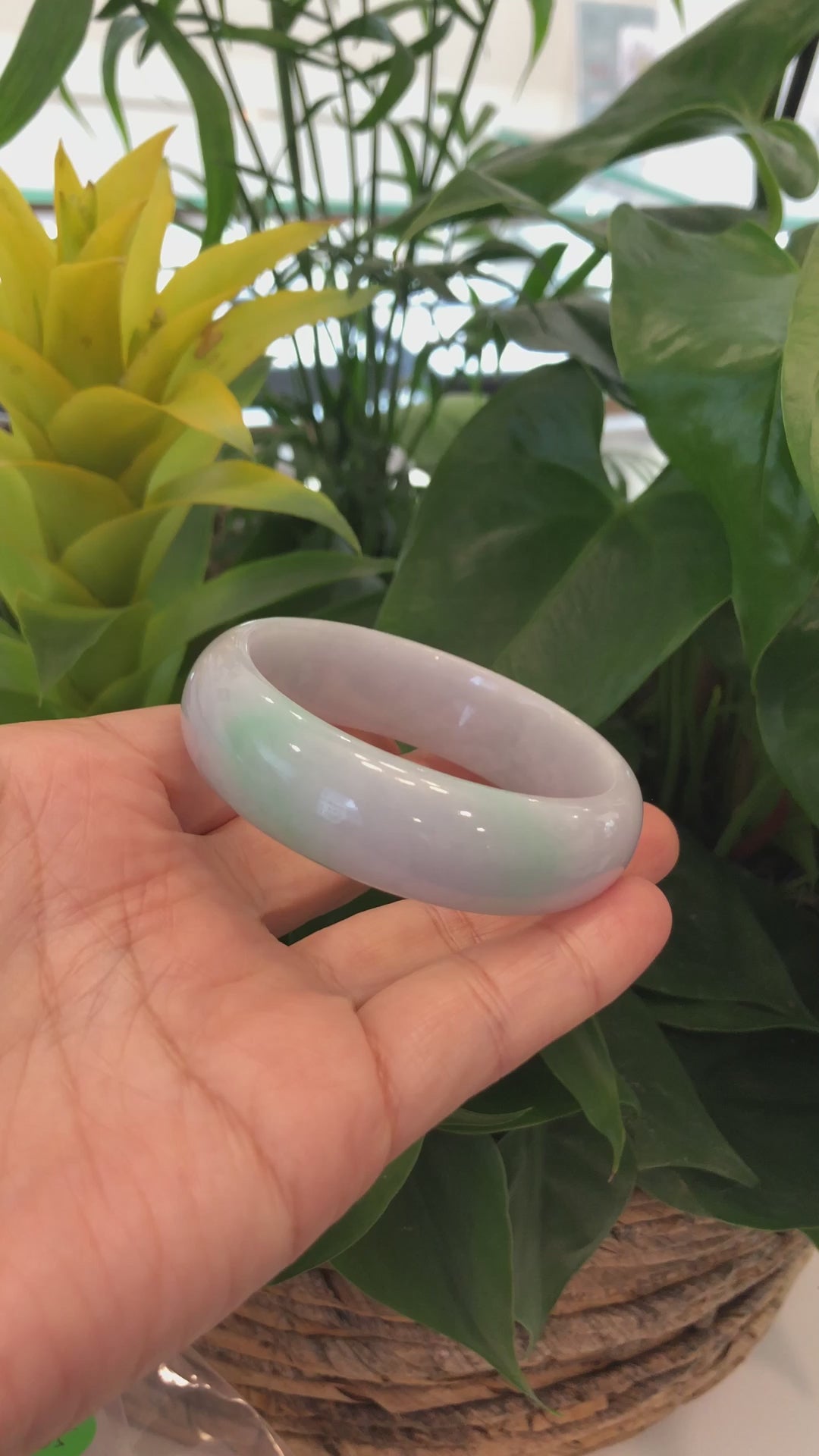 Load and play video in Gallery viewer, High-quality Lavender-Green Natural Burmese Jadeite Jade Bangle (57.30 mm) #484
