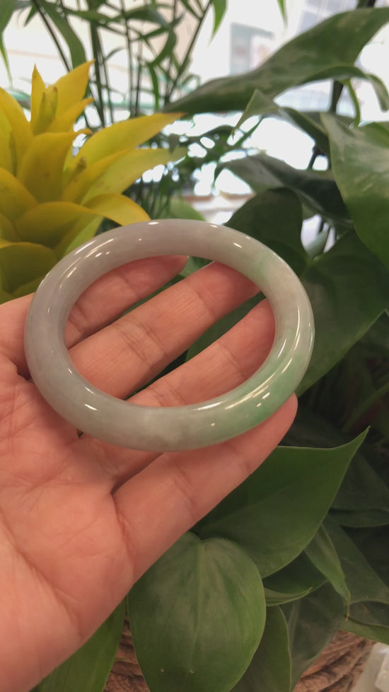 Load and play video in Gallery viewer, RealJade® Co. Classic Real Jade Jadeite Bangle Bracelet ( 57.09 mm )#323
