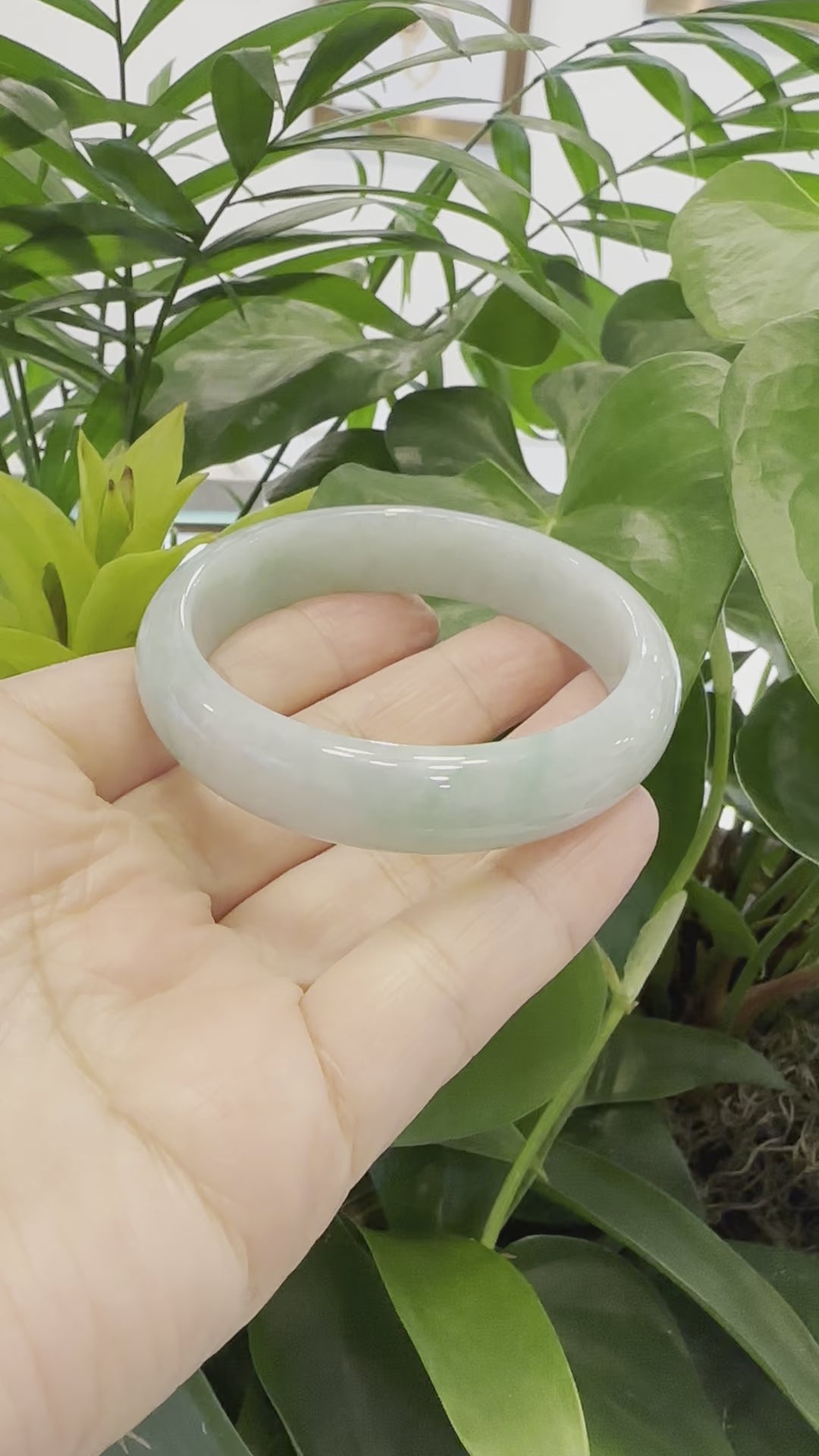 Load and play video in Gallery viewer, RealJade® Co. &amp;quot;Classic Bangle&amp;quot; Genuine Jadeite Jade Green Bangle Bracelet (57.28mm)#969
