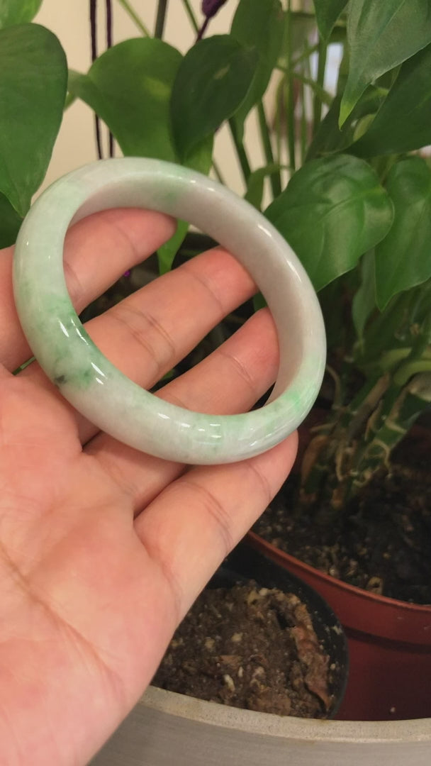Load and play video in Gallery viewer, RealJade® &amp;quot;Classic Bangle&amp;quot; Genuine Burmese Green Jadeite Jade Bangle Bracelet (58.4 mm) #169
