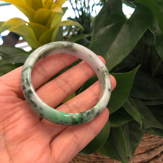 Load image into Gallery viewer, RealJade¨ Co.™ &amp;quot;Classic Bangle&amp;quot; Genuine Burmese Green Jadeite Jade Bangle Bracelet (56.56 mm ) #350
