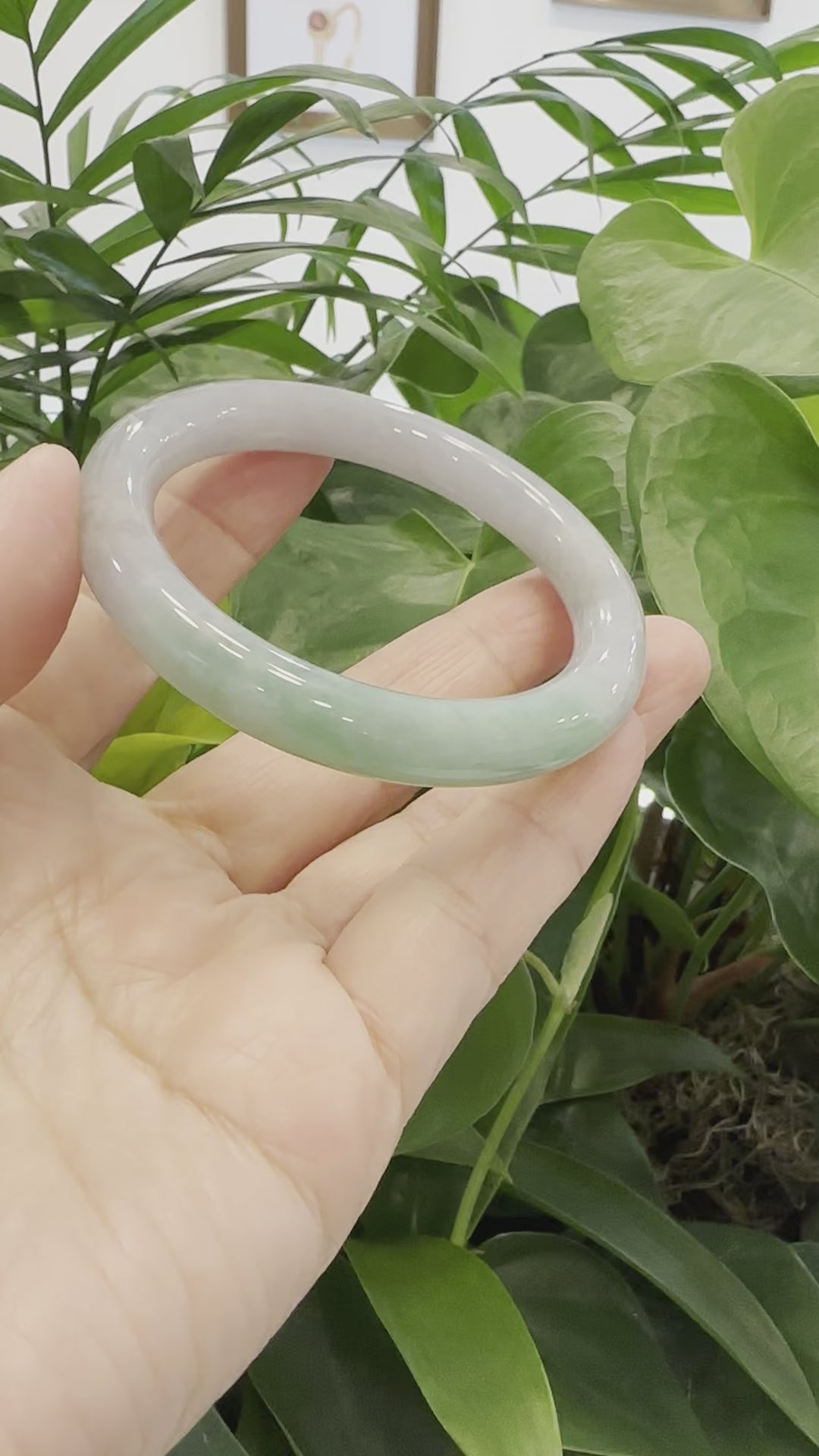 Load and play video in Gallery viewer, RealJade® Co. Classic Real Jade Jadeite Bangle Bracelet ( 57.16 mm )#981
