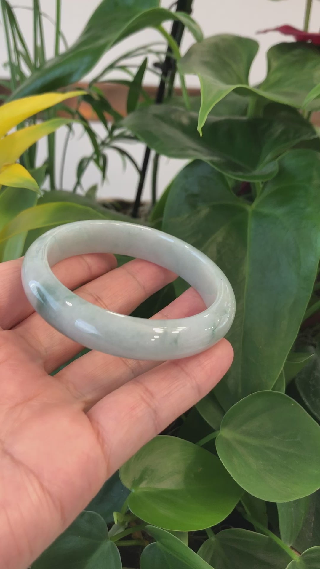 Load and play video in Gallery viewer, RealJade Co.® &amp;quot;Classic Bangle&amp;quot; Ice Blue Green Jadeite Jade Bangle ( 57.91 mm ) #600

