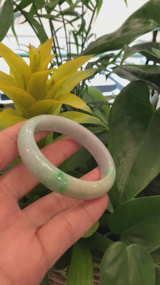 Load and play video in Gallery viewer, RealJade® Co.&amp;#39;s Classic High-quality Lavender &amp;amp; Yellow -Green Natural Burmese Jadeite Jade Bangle (54.32 mm) #295
