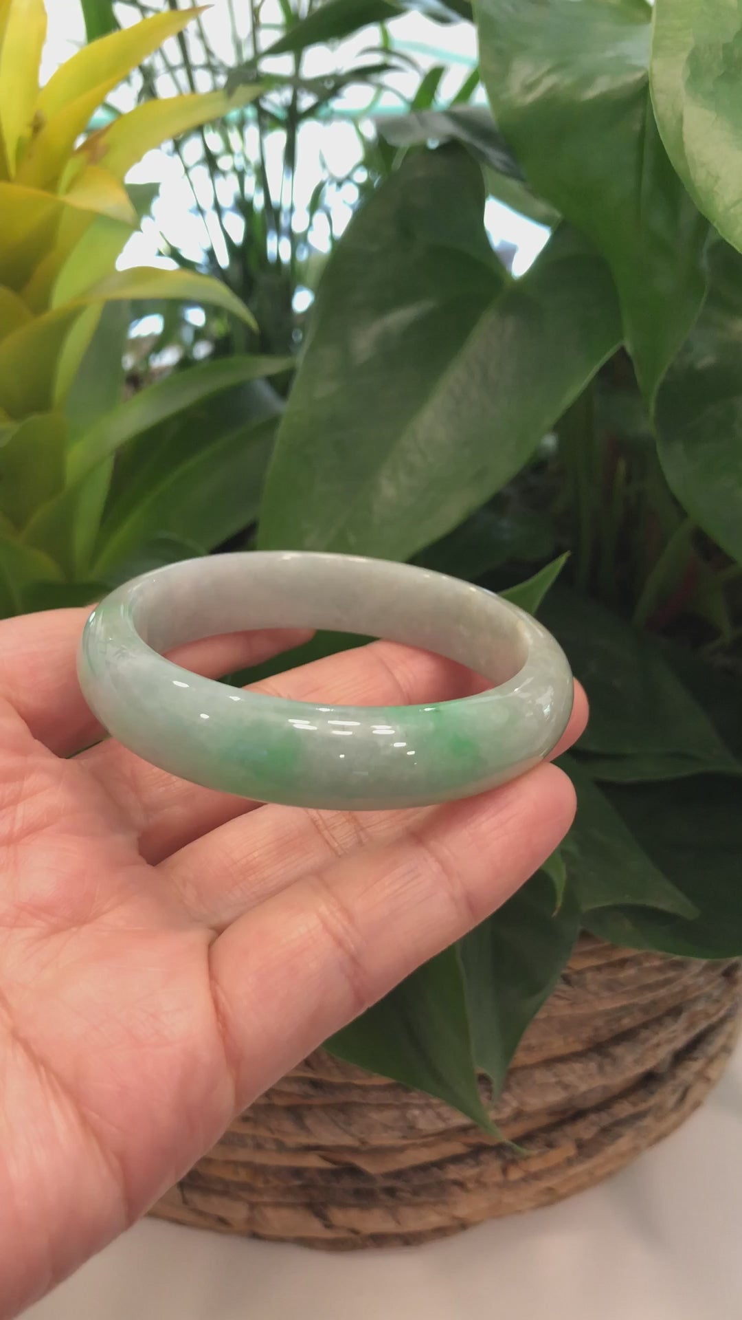 Load and play video in Gallery viewer, RealJade® Co. Classic Green Natural Jadeite Jade Bangle (56.60 mm )#326
