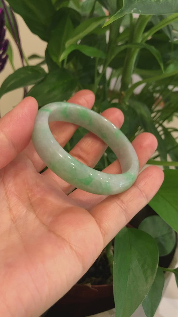 Load and play video in Gallery viewer, RealJade® &amp;quot;Classic Bangle&amp;quot; Genuine Burmese High Quality Jadeite Jade Bangle Bracelet (53.5mm)#147
