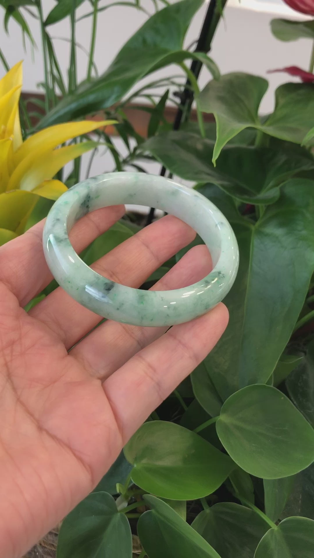 Load and play video in Gallery viewer, RealJade® Co. &amp;quot;Classic Bangle&amp;quot; Green Natural Burmese Jadeite Jade Bangle (56.33mm ) #592

