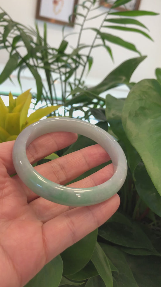 Load and play video in Gallery viewer, Classic Forest Green Genuine Jadeite Jade Bangle (62 mm) #644
