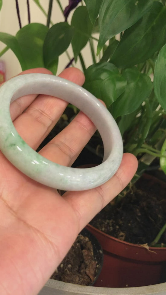 Load and play video in Gallery viewer, RealJade &amp;quot;Classic Bangle&amp;quot; Genuine Burmese Green Jadeite Jade Bangle Bracelet (58.28 mm) #176

