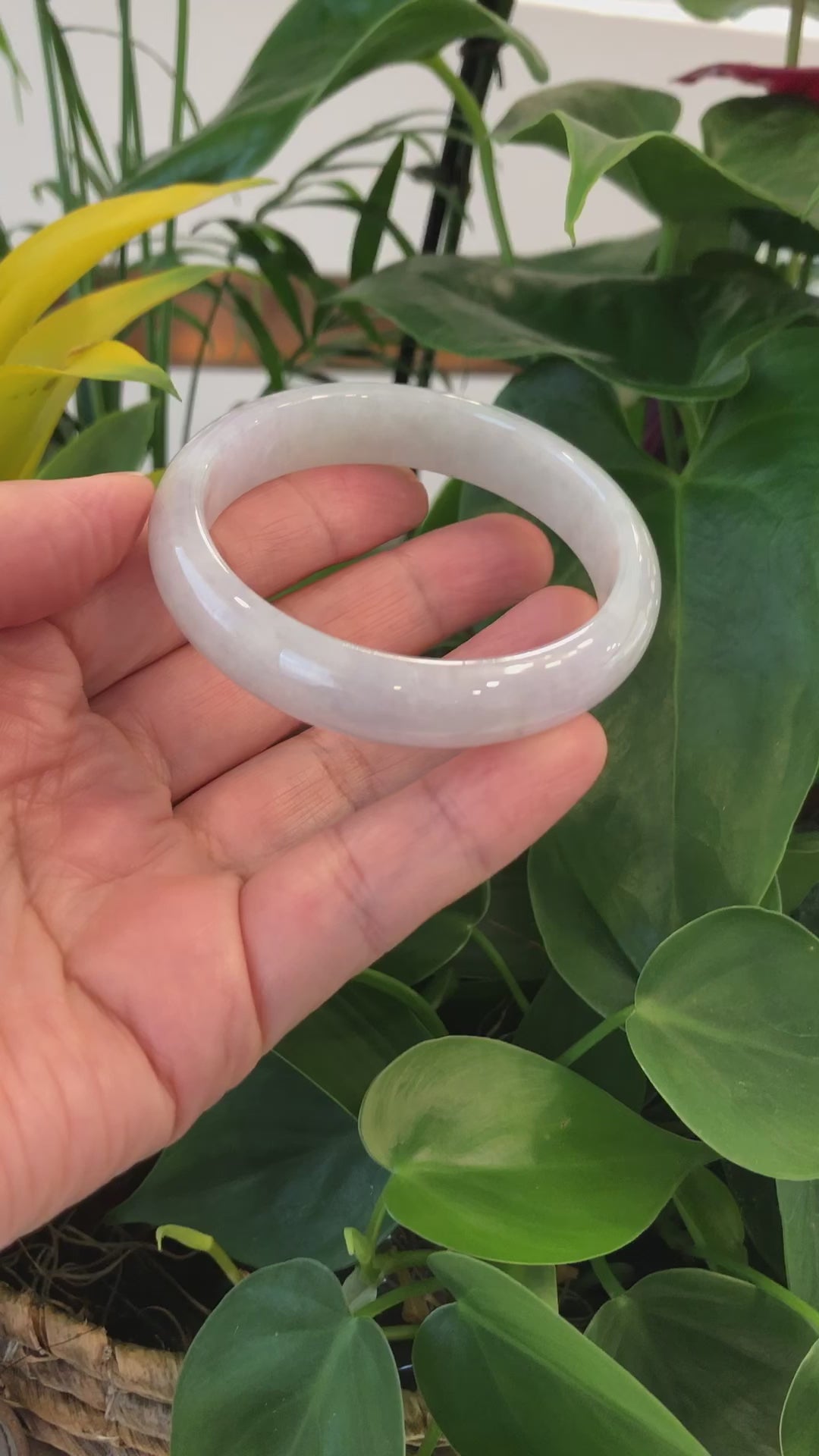 Load and play video in Gallery viewer, RealJade® Co. &amp;quot;Classic Bangle&amp;quot; Lavender Jadeite Jade Bangle ( 57.47 mm ) #603
