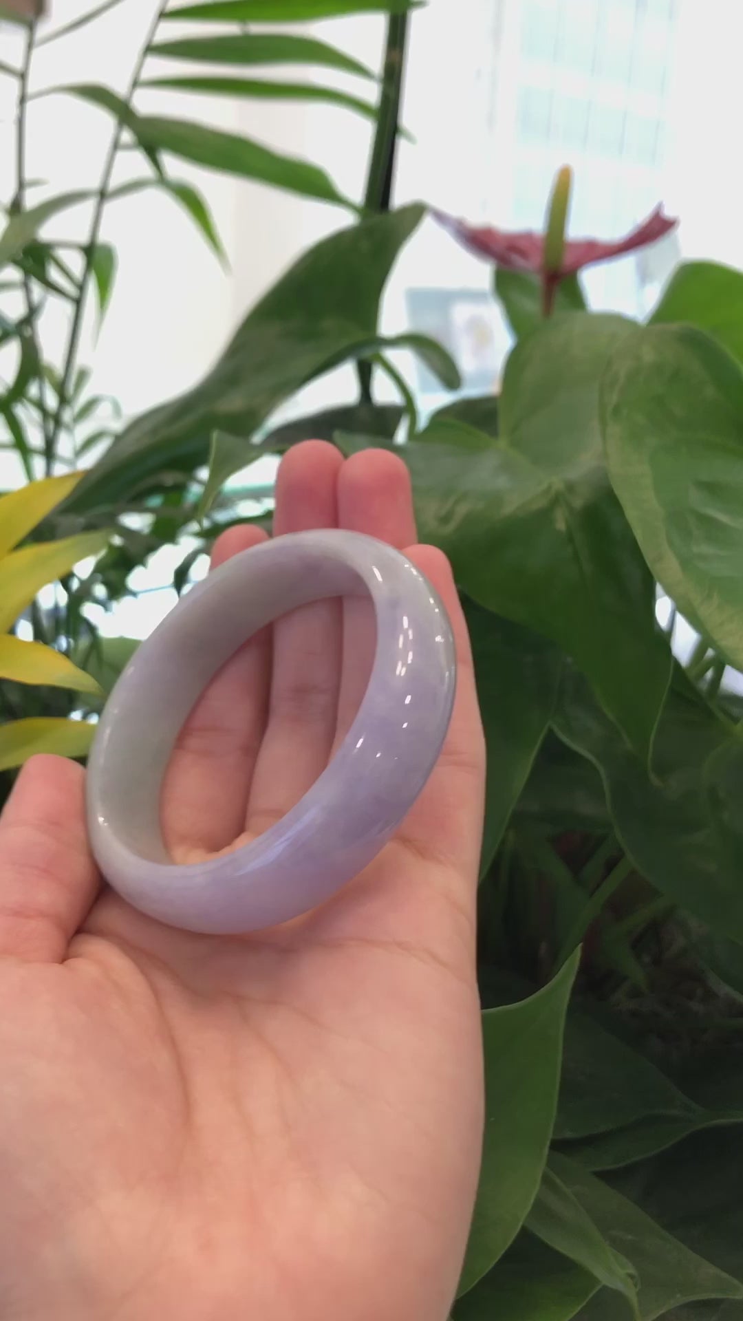 Load and play video in Gallery viewer, High-quality Lavender Natural Burmese Jadeite Jade Oval Bangle (57.66 mm ) #287
