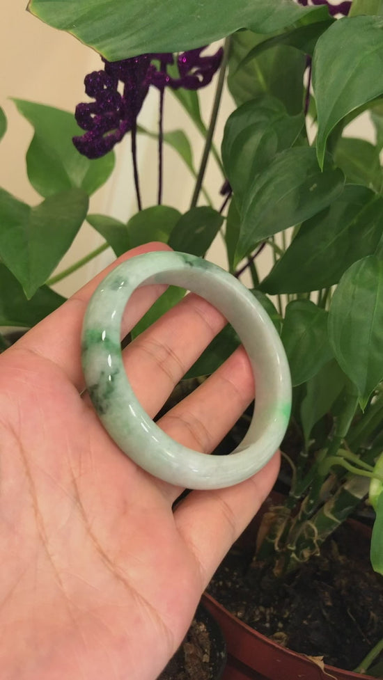 Load and play video in Gallery viewer, RealJade® &amp;quot;Classic Bangle&amp;quot; Genuine Burmese Green Jadeite Jade Bangle Bracelet (58.2 mm) #167
